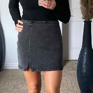 Seamed denim skirt